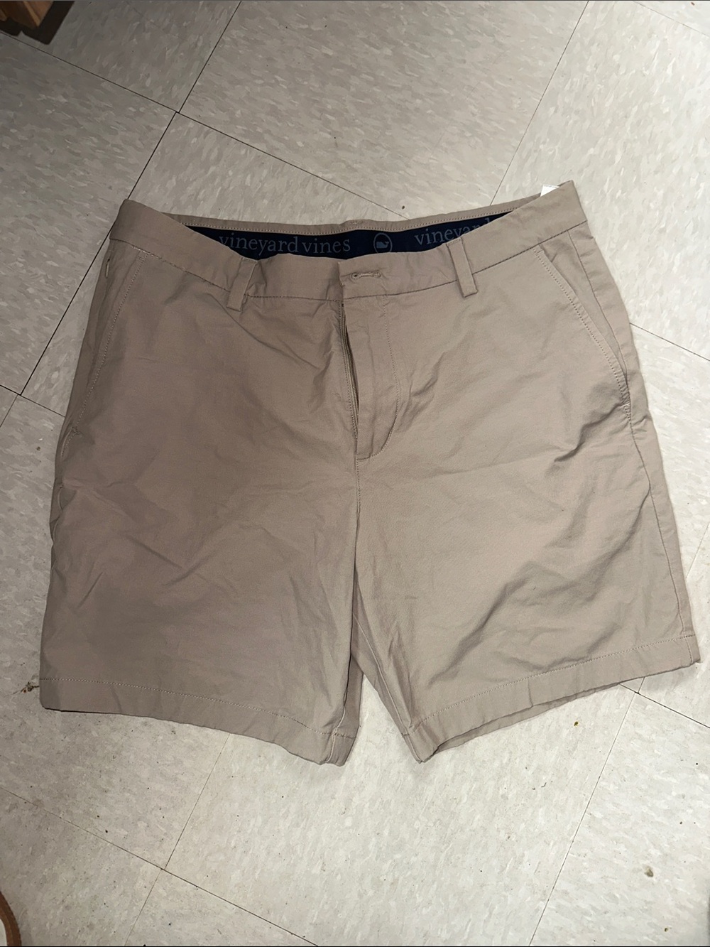 Vineyard Vines Men’s Tan Flat Front Chino Shorts